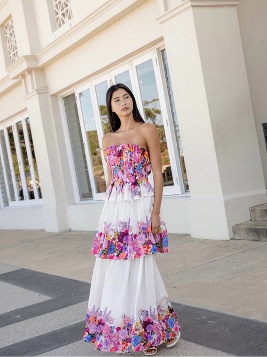 Elliatt Dresses & Skirts - ELLIATT Alice Tiered Gown in Ombre Floral  Size S NWT